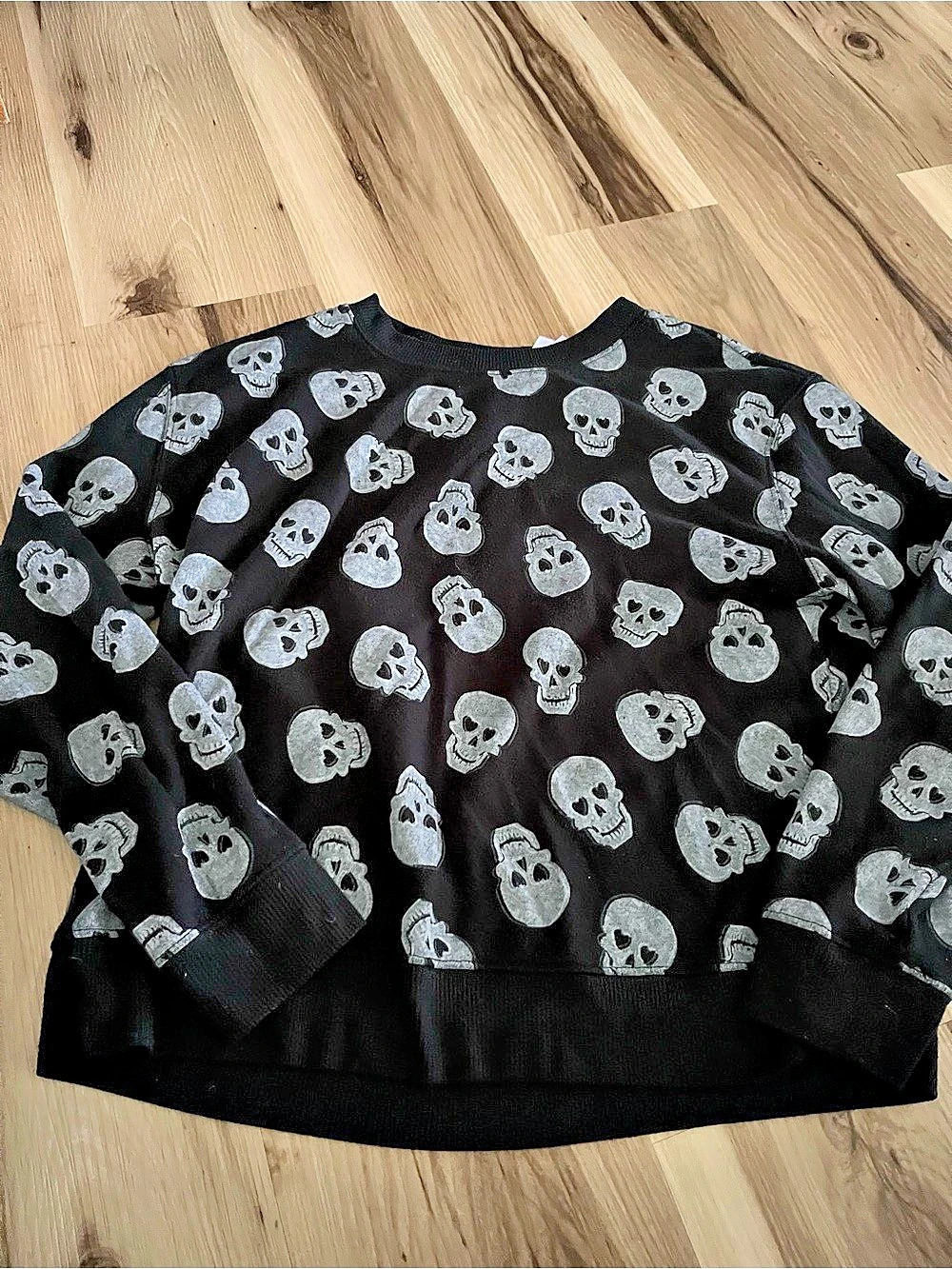 No Boundaries Black Gray All-Over Skull Print Crewneck Sweatshirt L (11-13)